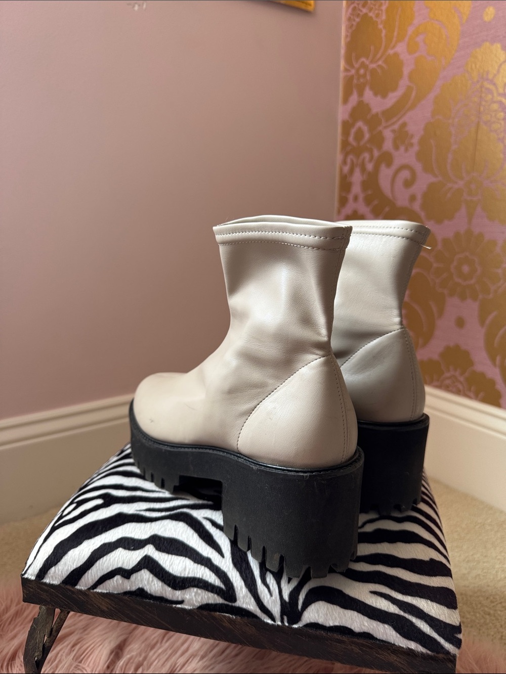 Frame Denim Cream/Gray Platform Ankle Boots with Chunky Black Sole size 9